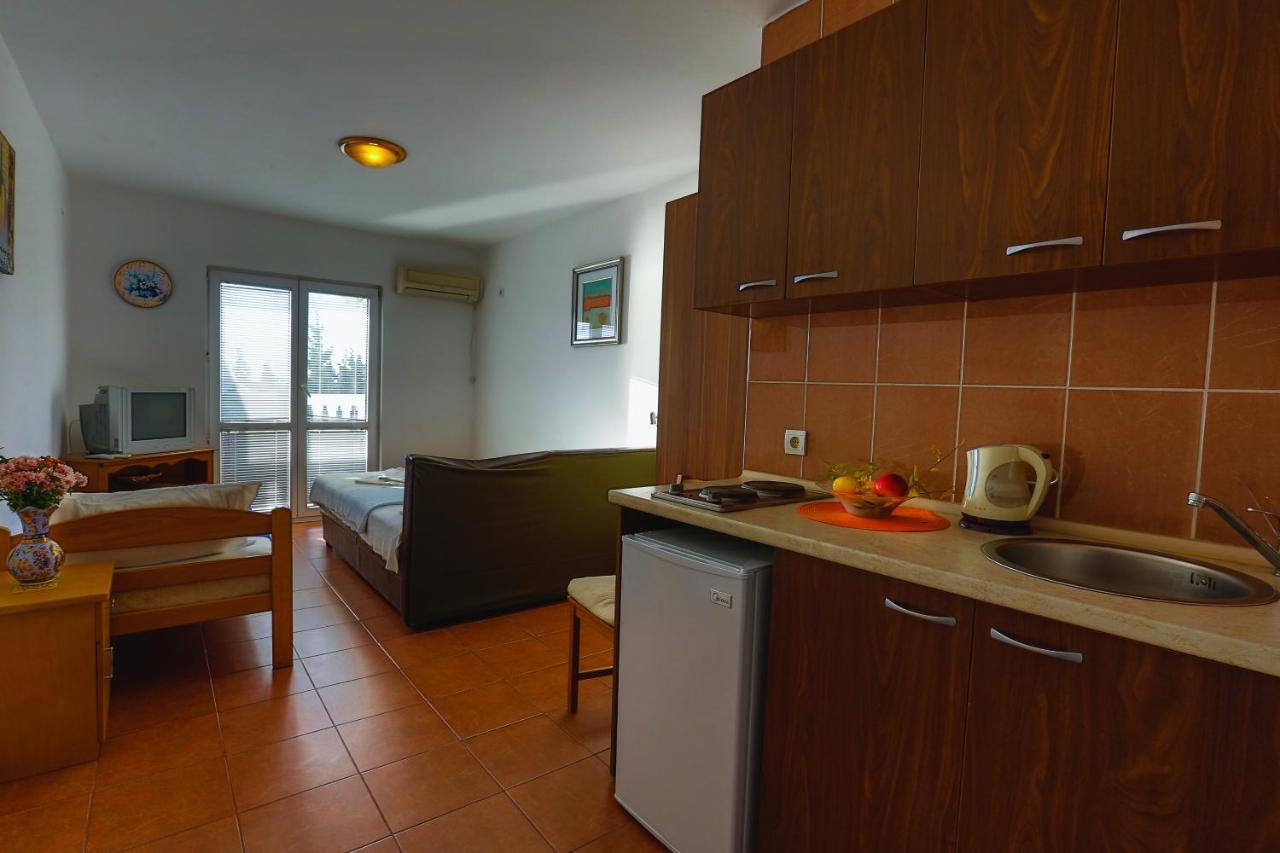 Guest House Perovic Сутоморе Екстериор снимка